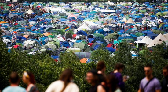 Pētījums: Glastonberijas festivāla laikā upē nonāk videi bīstams narkotiku daudzums