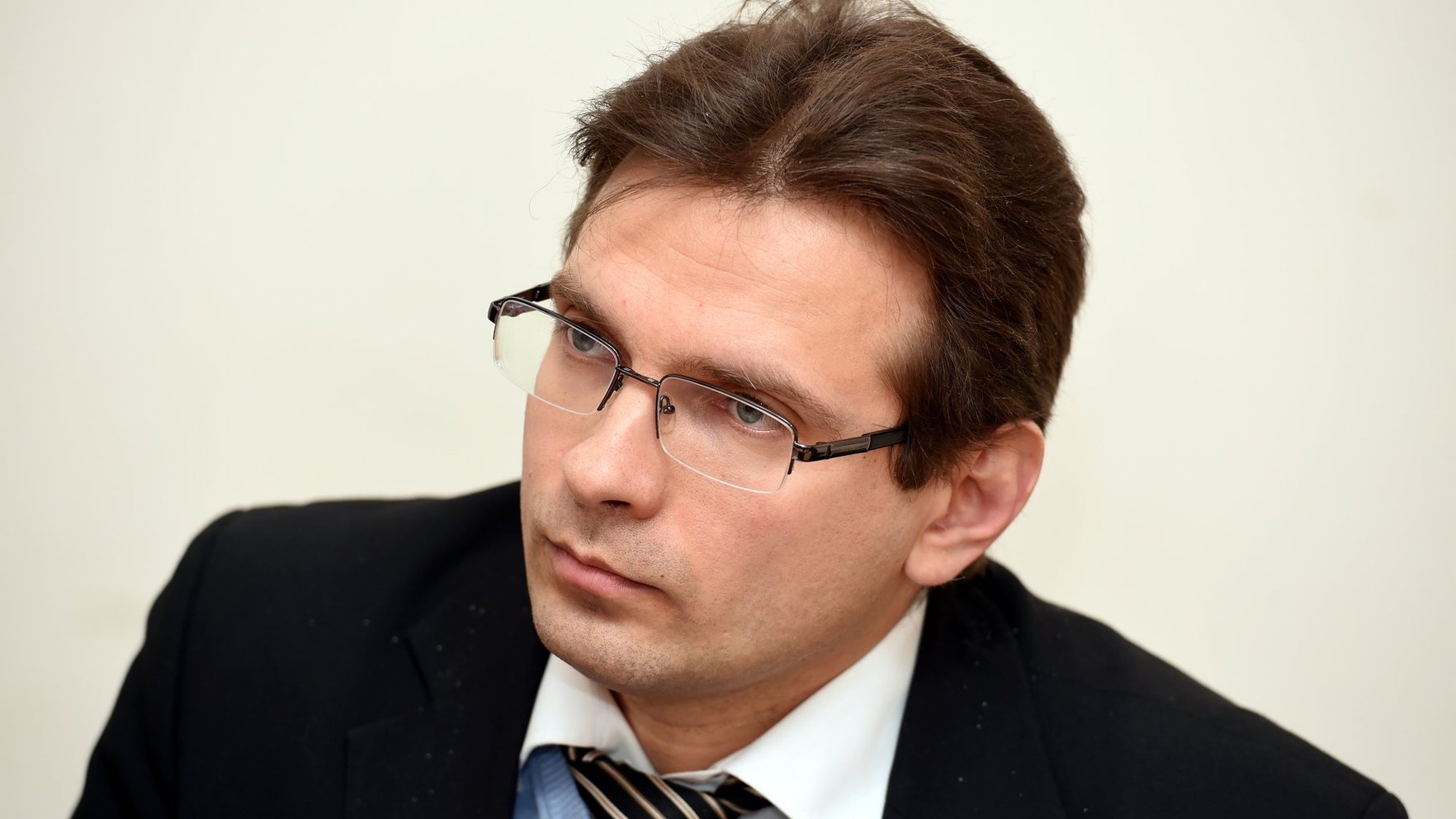 Atstādina IT iepirkumu skandālā iesaistīto VDAA darbinieku Fiļipoviču