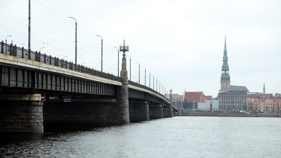 Rīgas domes vadība iepazīstas ar Mūkusalas ielas krasta promenādes pārbūves gaitu