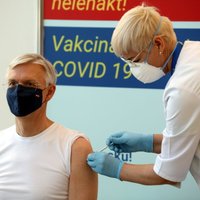 Министры, отдельные депутаты Сейма и генпрокурор получат вакцину против Covid-19