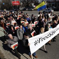 Foto: Maskavā Savčenko atbalsta akcijā aizturēti 37 cilvēki