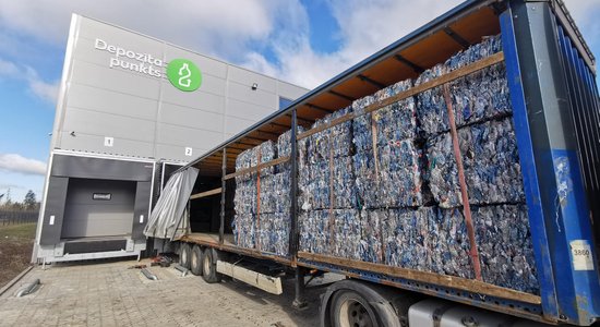 Plāno depozīta sistēmā iekļaut arī sīrupu un visu veidu alkoholisko dzērienu pudeles