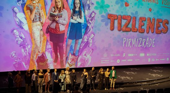 Kinoteātros nonāk pašmāju jauniešu komēdija 'Tizlenes'