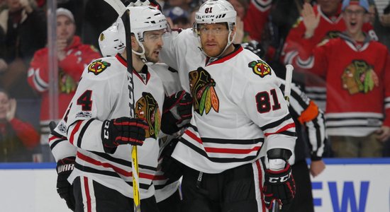 'Sabres' bez Girgensona zaudējumā pret 'Blackhawks' ielaiž piecus vārtus