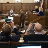 'Vienotības' lūguma dēļ nodokļa reformu Saeimā pieņems nedēļu vēlāk