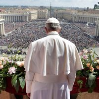 Pāvests Francisks Lieldienu uzrunā pauž nožēlu par uzbrukumiem Sīrijas civiliedzīvotājiem