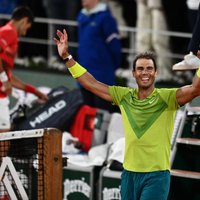 'French Open': Nadals spraigā meistaru cīņā pieveic savu sāncensi Džokoviču
