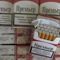 Bauskas novadā automašīnā atrod 500 kontrabandas cigarešu blokus