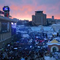 Kijevā paralēli divi mītiņi; iztiek bez upuriem