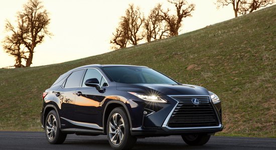 'Lexus' prezentējis jauno 'RX' apvidnieku