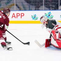 Latvijas hokeja juniori 'pakutina nervus' Kanādai
