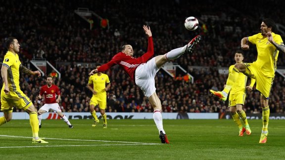 Manchester United s Zlatan Ibrahimovic attempts an overhead kick