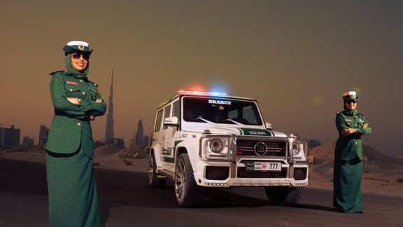 Dubaijas policijas Brabus B63S 700 Widestar G-klase