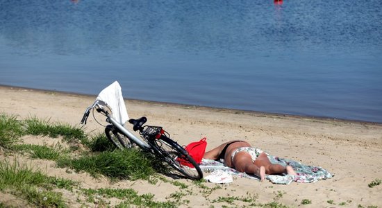 Atsevišķās peldvietās Saulkrastos, Jūrmalā un Liepājā nav ieteicams peldēties