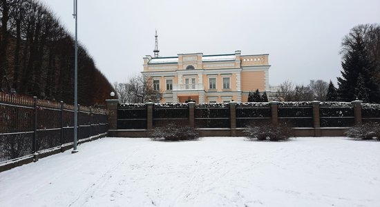 Foto: Āgenskalna vēsturiskajai Mindela villai joprojām nav izdevies atrast pircēju; cenu nesamazina