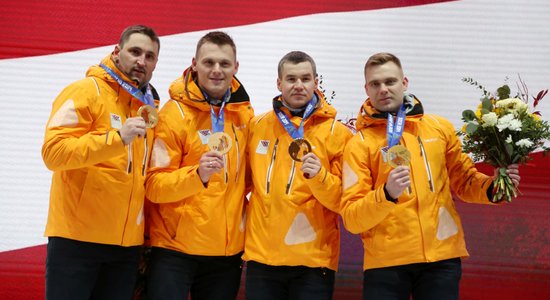 Foto: Godīgums uzvar - Latvijas bobslejisti Siguldā oficiāli saņem Soču olimpiādes medaļas