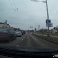 Video: Lietuvā šoferi nobloķē bīstamu BMW vadītāju no Baltkrievijas