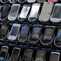 Mobilo tālruņu pārdošanas apjomi pasaulē kritušies