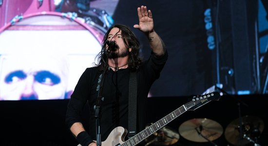 Iznākusi 'Foo Fighters' līdera dokumentālā filma 'What Drives Us'