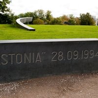 Francijas tiesa sāk izskatīt prāmja 'Estonia' katastrofas upuru tuvinieku un izdzīvojušo prasības