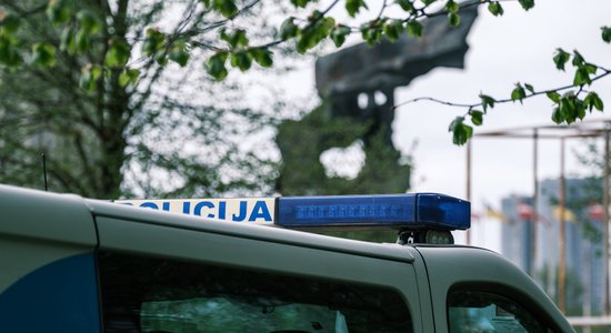 В Риге ночью задержаны четыре человека за возложение цветов неподалеку от снесенного памятника в Пардаугаве