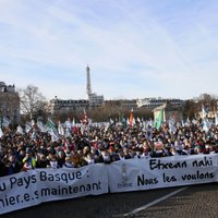 Parīzē demonstranti pieprasa saīsināt ETA locekļu cietumsodu termiņus