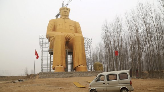 Milzīga Mao Dzeduna statuja Ķīnā - 7