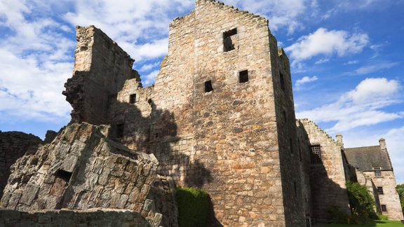 Aberdūras pils, Aberdour castle, Skotija, Lielbritānija