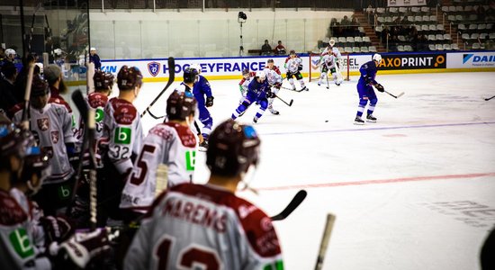 Foto: Latvijas hokeja izlase ar uzvaru sāk pārbaužu spēļu ciklu pirms PČ