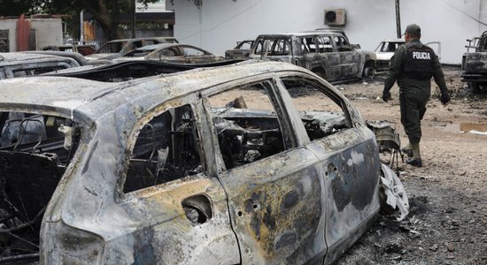 Bolīvijā pēc opozīcijas politiķa aizturēšanas izcēlušies vardarbīgi protesti