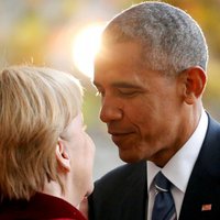 Merkele atvadījusies no prezidenta Obamas ar asarām acīs, atklāj memuāri