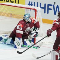 Latvijas hokeja izlases vārtus mačā ar Slovākiju sargās Šilovs