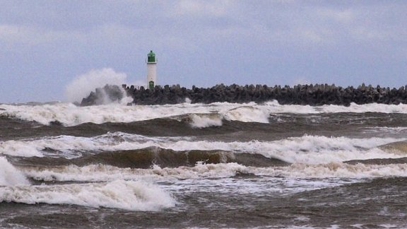 Stiprs vējš Ventspilī 25.03.2012. - 1