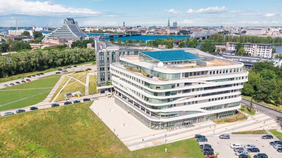 Latvijas Universitātes Akadēmiskā centra Zinātņu māja.