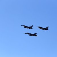 Военный парад: при благоприятной погоде над Ригой пролетят 16 самолетов