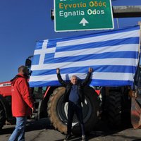 Беженцы застряли на границе из-за протестов греческих фермеров