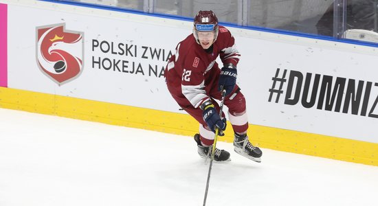 Latvijas U-20 hokejisti pārbaudes mačā zaudē Polijas pieaugušo izlasei