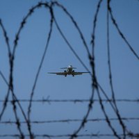 Caur Latvijas gaisa telpu lidojusi lidmašīna ar sankcijām pakļautu personu no Krievijas, ziņo mediji