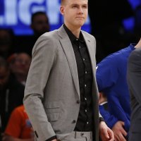 'Knicks' pēdējās stundās pirms NBA drafta cenšas aizmainīt Porziņģi