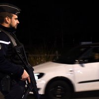 Šveicē meklē sešus potenciālos teroristus un busiņu no Beļģijas; policija brīdina ebrejus