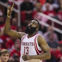 'Rockets' izslēgšanas spēlēs dramatiski pieveic bez Karija spēlējošo 'Warriors'