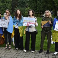 В День независимости Украины активисты устроили пикет в Верманском парке против пикника Чичваркина