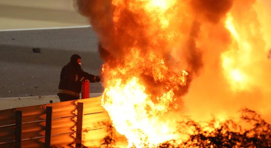 Foto: Grožāns Bahreinas posma pirmajā aplī piedzīvo baisu avāriju