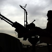Irāna turpina bruņot Jemenas nemierniekus ar moderniem ieročiem, apgalvo ASV