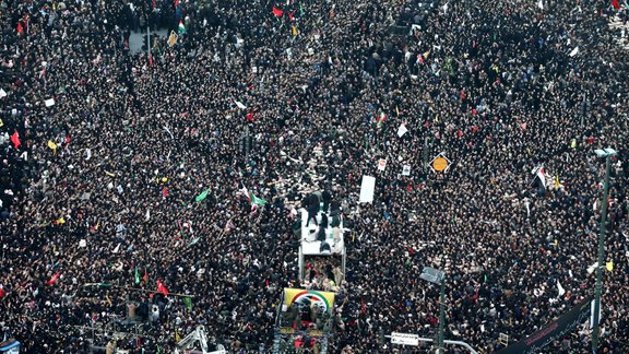 Irānā, Mešhedā notiek masu pasākumi Soleimani piemiņai - 2