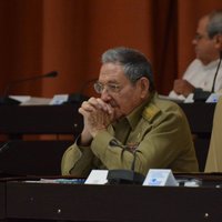 Rauls Kastro kritizē Trampa politiku pret Kubu
