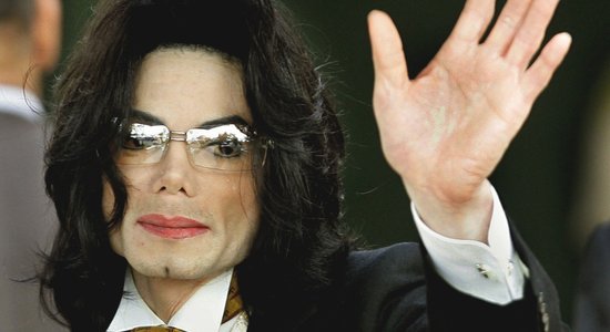 Vairākas radiostacijas pasaulē atsakās spēlēt Maikla Džeksona dziesmas