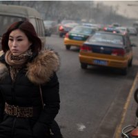Пекинцам рекомендуют сидеть дома: воздух может убить