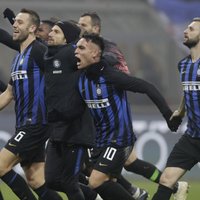 'Napoli' un 'Inter' fanu sarīkoto nekārtību dēļ Itālijas futbola čempionātu tomēr neapturēs