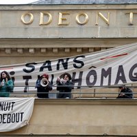 Franču aktieri ieņem teātri, protestējot pret pabalstu samazināšanu